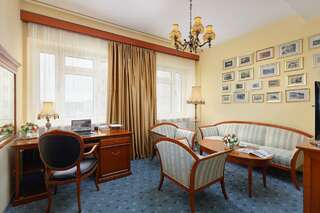 Гостиница Волна Нижний Новгород 2-комнатный номер люкс премиум с 1 двуспальной кроватью-2